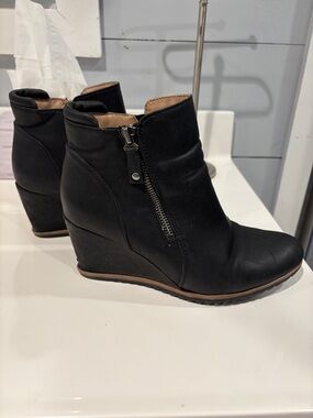 SOUL Naturalizer Black Wedge Ankle Booties with Side Zip